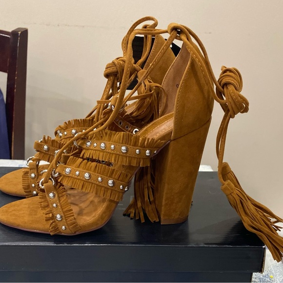 NWT Boho Style Heeled Sandals - Forever21 - Size 5.5 - Picture 4 of 7